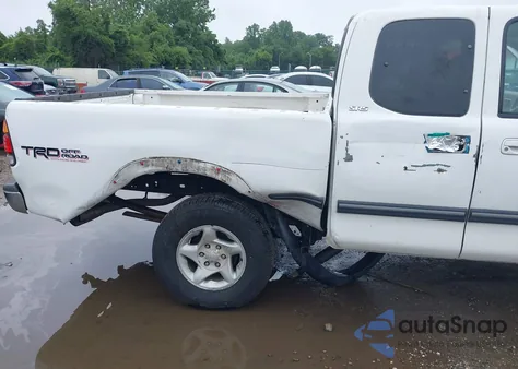 2001 Toyota Tundra Sr5 V8 z USA, uszkodzony, nr VIN 5TBBT44191S170021